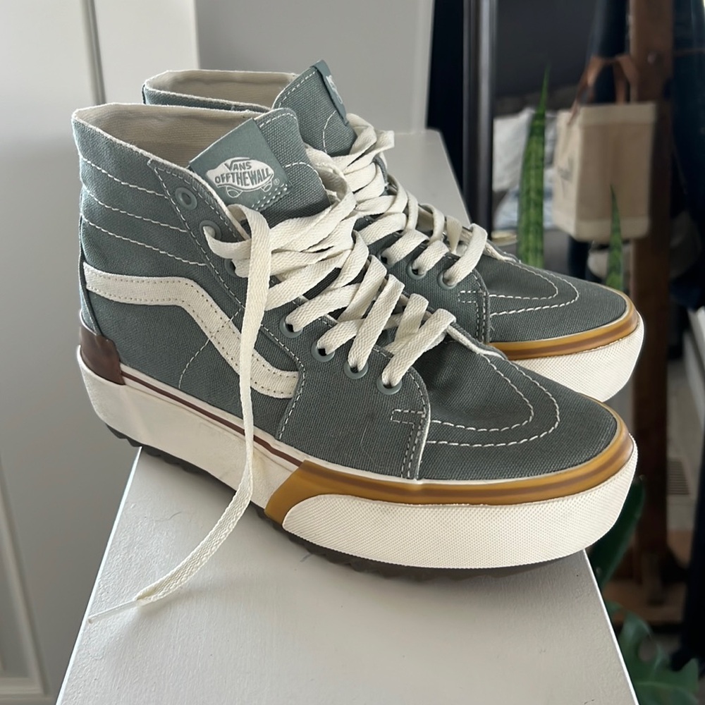 Retro hightop platform Vans